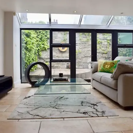 Chic 2 Bedroom Victorian Dublin